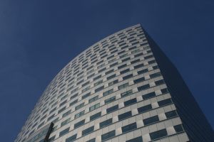 W I kwartale br. skonsolidowany zysk netto ING Banku Śląskiego wyniósł 177,5 mln zł, wobec 80,8 mln przed rokiem. Bank zwiększył przychody o 18% , zanotował wzrost podstawowych wielkości komercyjnych,...